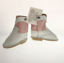 Load image into Gallery viewer, Mckee - Ittybittyboots White/Pink